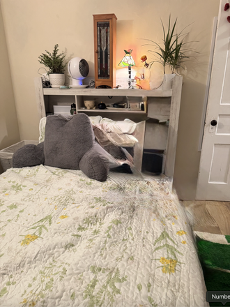 Bedroom - Pearl Street Apartment, close to UVM campus and downtown Burlington