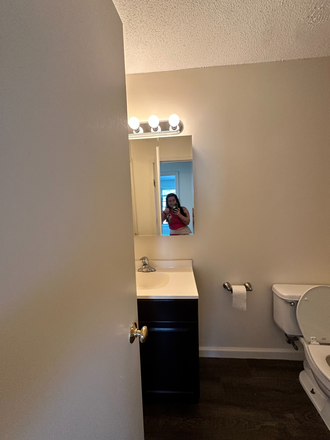 Bathroom - 817 Pine Street Apartments