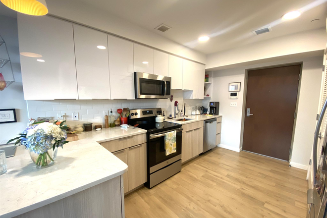 1 - Modern Open Concept AC/W&D, 5 minutes Central Sq