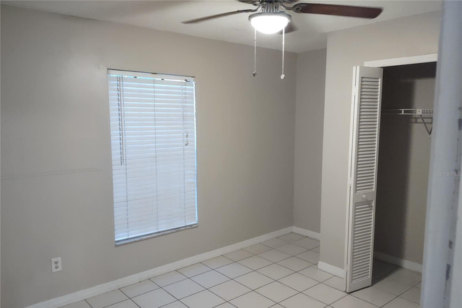 Bedroom - 2 Rooms Available in 4 Bedroom house in Hunters Trace: Neighborhood near campus