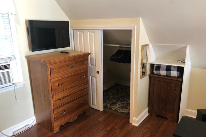 Clean bright room with hardwood floors! - $1350/Apartment for rent; great location close to DC! (Bethesda, AU,GU, NIH, Walter Reed)