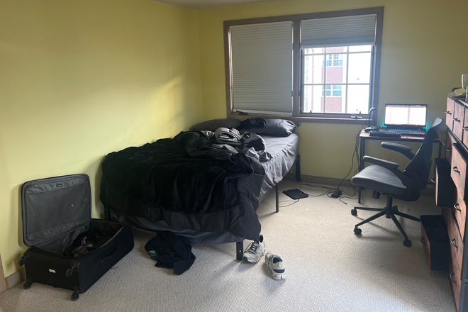 Room, has closet - Spanish Towers (very close to campus) Apartments