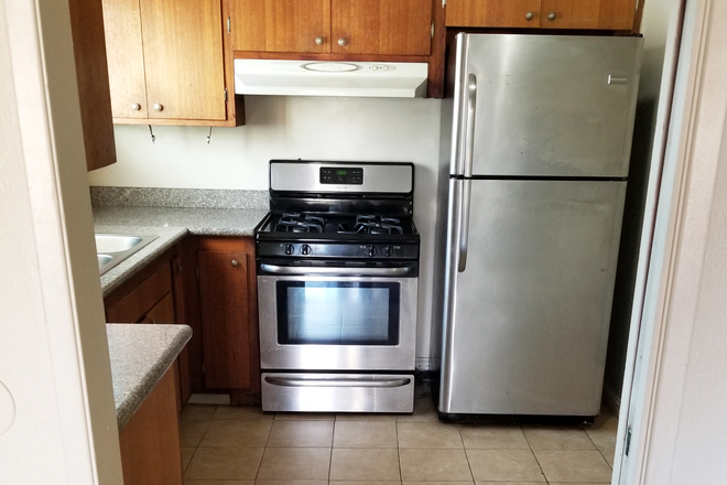 Kitchen - Spacious and Quiet 3 Bedroom Unit