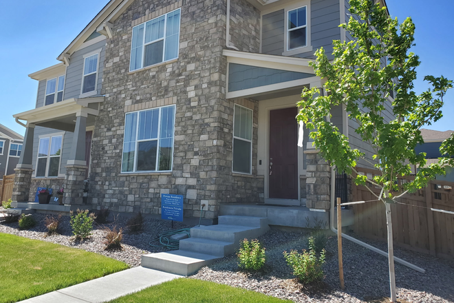 Front of house - Private bedroom/shared bath 10 minutes from Anschutz Campus Duplex