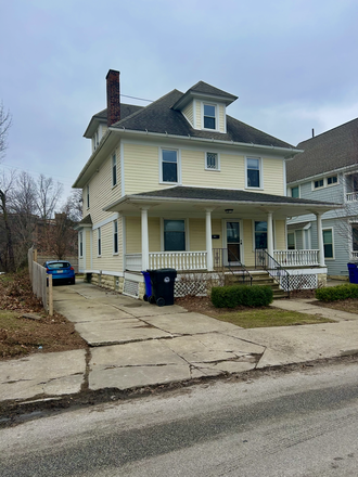 Street View - 2026 Summer subletting, close to campus, cheap rent, 4 person house