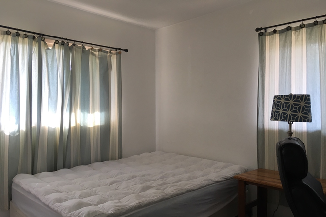 Bedroom 3522 Mt. Vernon $825 - PRIVATE FURNISHED BEDROOM W/SHARED BATH AVAILABLE WALKING DISTANCE TO UCR