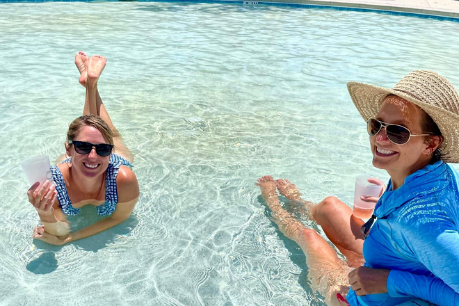 Pool across street - WATERFRONT Stonoview Johns Island,close to MUSC/Downtown House