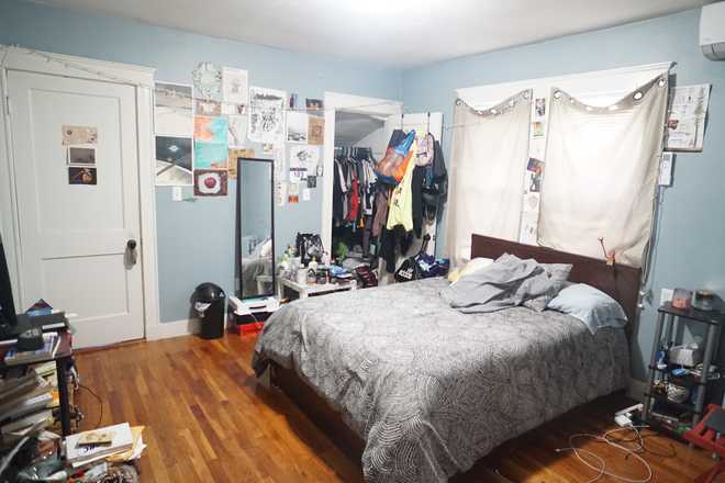 Bedroom - Private Room near Ashmont station Triplex