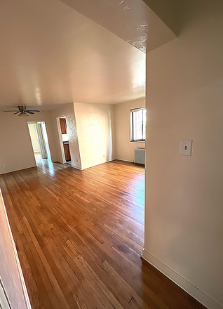 Living and Dining Area - Morewood Court- 4 Blocks from CMU Apartments
