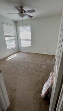 Bedroom - Private Bedroom with attached Bathroom available close to campus from June to September