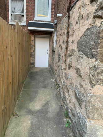 private_back_entrance - Furnished Room Close to Campus $900 Fall 2025