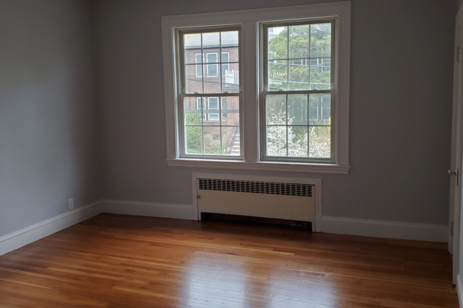 bedroom - 5 bed, new kitchen,  bath, fresh paint,  floors, 2200 sq ft, steps from upper campus Apartments