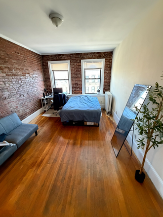 Bedroom - Close to Campus Large Bedroom Summer Sublet