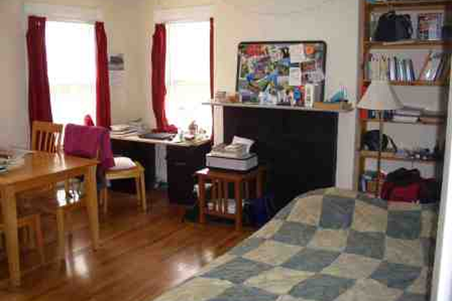 study - Inman St/Prospect St/Broadway Cambridge/Ctrl.Sq furnished studio in a Post-doc house