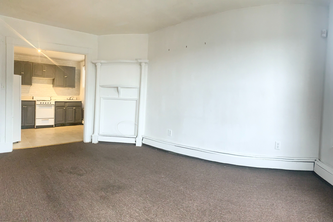 Living Area - Sun filled 3 bed apartment avail. on Parker Hill Ave. in Mission Hill!