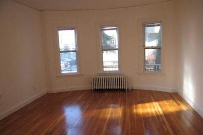 2 - Cozy aptartment conveniently located by Harvard & the square.