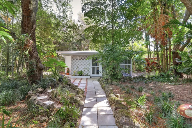 Entrance - Charming South Miami Home With Lush Yard- A Peaceful Retreat, Walkable to Campus