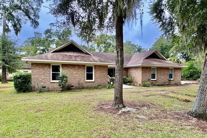 Front of House - James Island close to downtown, beach and interstate House