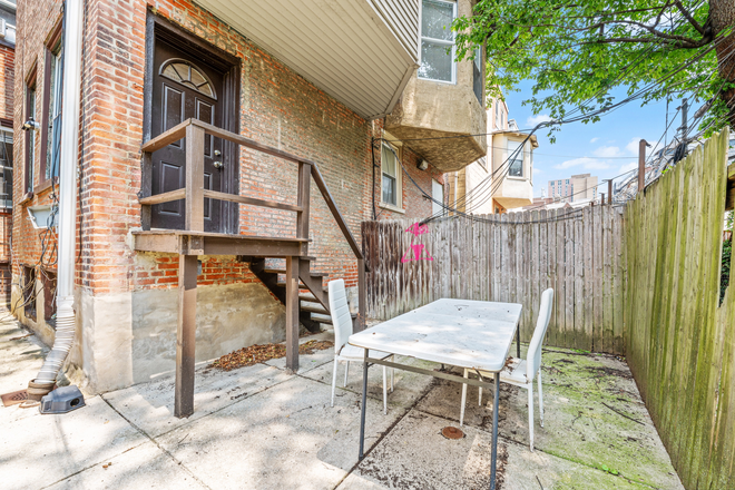 backyard - 4058 Irvig - 6bed/3ba Townhome walking distance to Penn