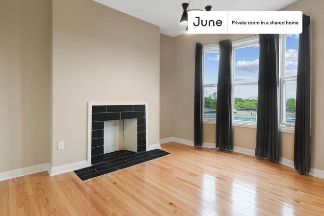  - Private bedroom in 4 bed/1 bath Home