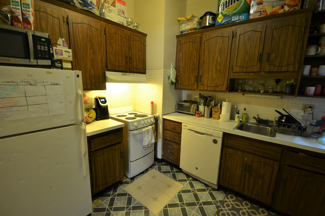 Kitchen - Huge 3 Bedrooms in  60 Fenway walk to Campus 9/1/26