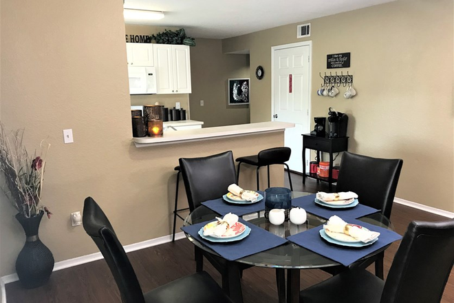 Kitchen - Boardwalk at Alafaya Trail Apartments