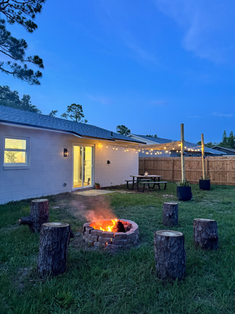 Fenced backyard with firepit - Room for Rent $800/month. All utilities included. Minutes to UCF House