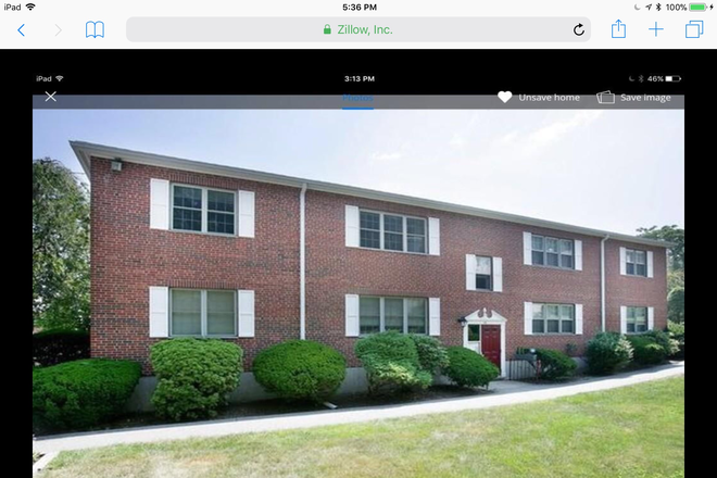 The exterior - Private room walking  to BC / public transport avail 9/1