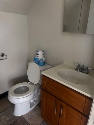 Shared 1/2 bath upstairs - Affordable Cozy Private Room 15 min walk to campus Apartments