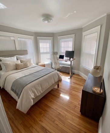 Bedroom 1 - larger original bedroom with five windows - FURNISHED ROOMS IN BEAUTIFUL APARTMENT AT HARVARD SQUARE | NO BROKER FEE
