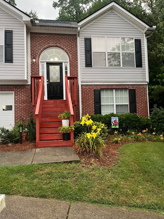 Front of house - 4 Miles to Kennesaw State University-Kennesaw Campus