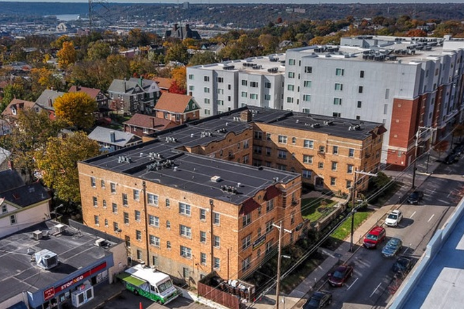 The Majestic Exterior - Majestic Apartments