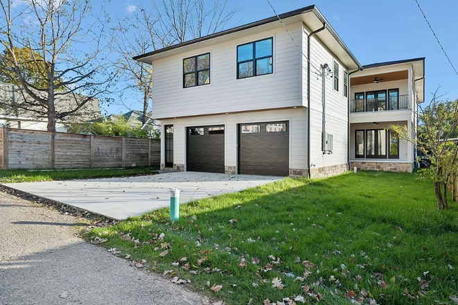 Detached above the garage unit with own entrance, completely new build and move-in ready! Conveniently located in the Sylvan Park neighborho - Sylvan Park 1B1B Rental