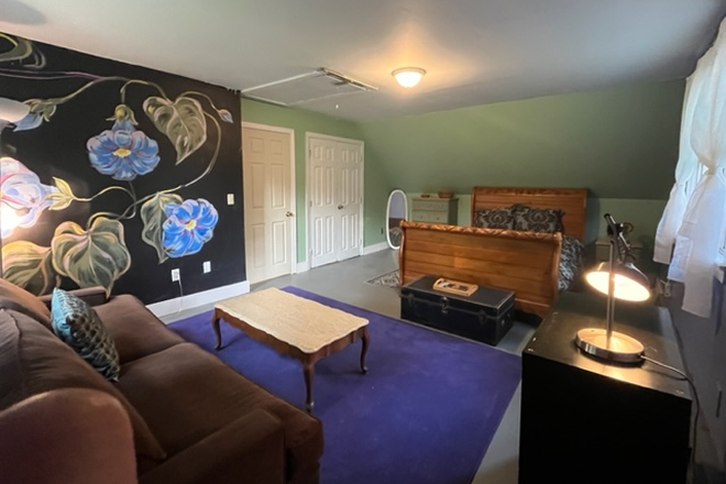 big  closet   big  bedroom - Second floor A beautiful private bedroom/bathroom &2 rooms/office studio /farm