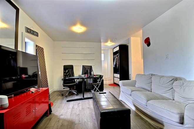 3rd floor bedroom - 3 Bedrooms available for rent in student house