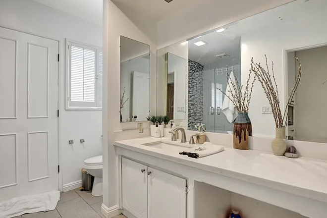 Bathroom - Bright & Clean Room for Rent! House