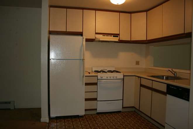 Kitchen - 83 North Whitney Street Townhouse