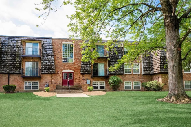 Building - Beau Jardin Apartments | $485 for a Private Room (2B 1B Unit)