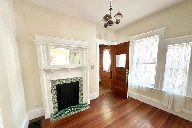 Entry - 99 Kidder Avenue #1 - 3 bed, 1 bath close to Davis Sq Apartments