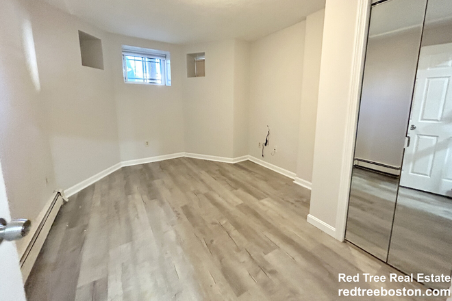 - - SOUTH END three bed - next to campus. Beautiful building 09/01/2025 Apartments