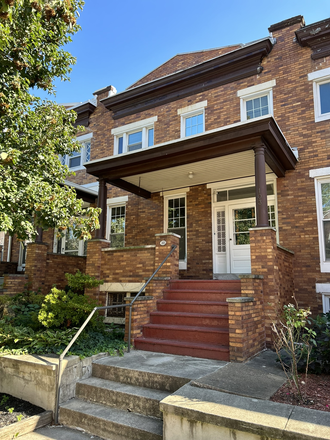 103 East 32nd St - Off Campus Housing next Starbucks - Townhouse 5  Bedroom Rental