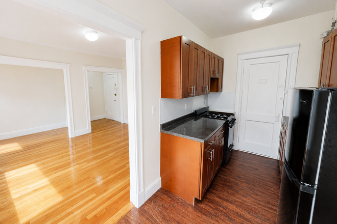 1 - Studio for 9/1 No fee walk to campus 9/1 Apartments