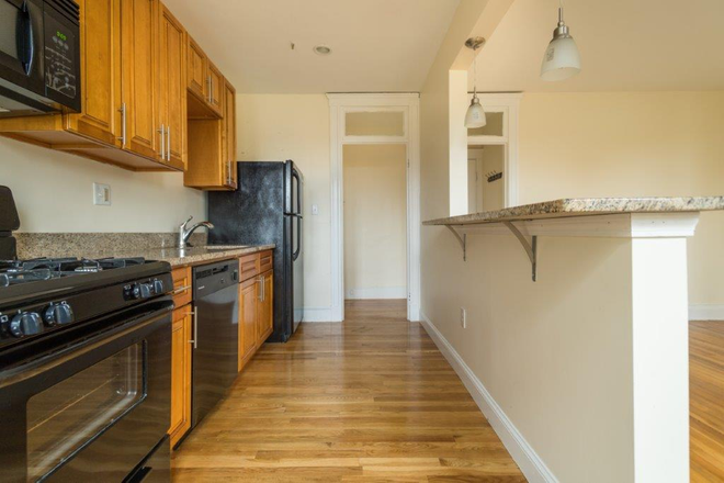 kitchen - Sunny Cleveland Circle Studio - one month free Apartments