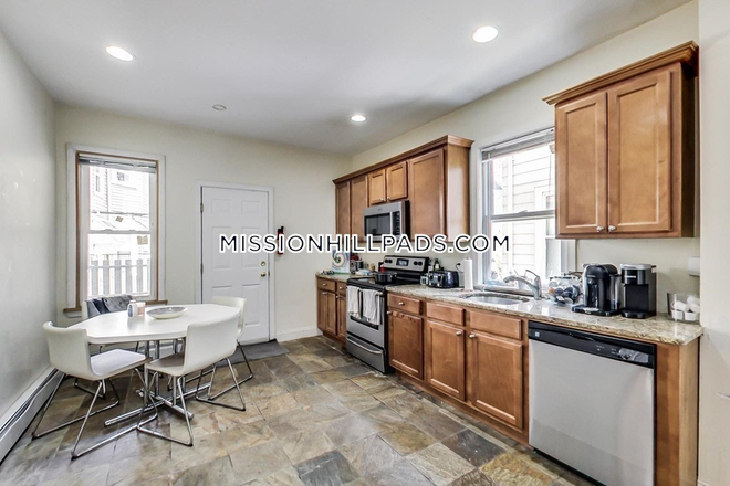Kitchen - New Listing Available 9/1/2026! NO BROKER FEE! 5 Bed 2 Bath Apartment on Hillside St.!
