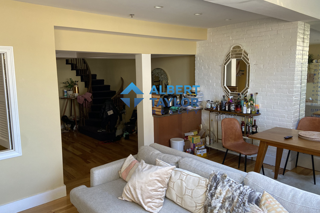Living Area - *Front Facing 3Bed/2Bath - NO BROKER FEE* Apartments