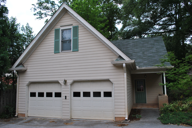 Exterior - Apartment entry to the right - One-bedroom garage apartment 1/2 mile from downtown Decatur square