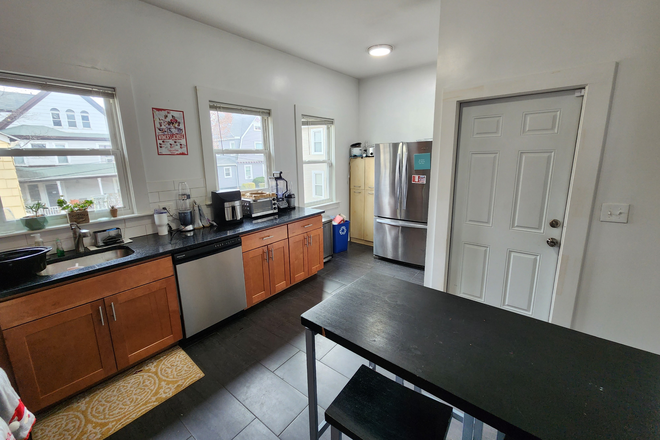 Call NOW for showings! 617-236-8600 - WADSWORTH ST - LRG 4BR NEAR PACKARDS CRNR AVAIL *9/1/2026* W/ LNDRY IN BLDNG, A/C, DW, EIK, 2 BATHS! Apartments