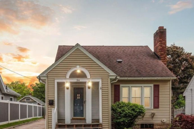 Outside Street View - Three Bedroom House near Downtown Lansing