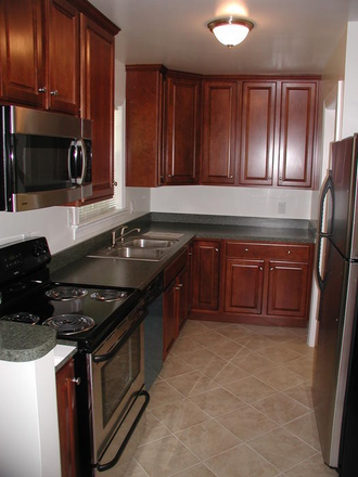 Kitchen - Renovated 3 Bedroom Townhome Close to Downtown