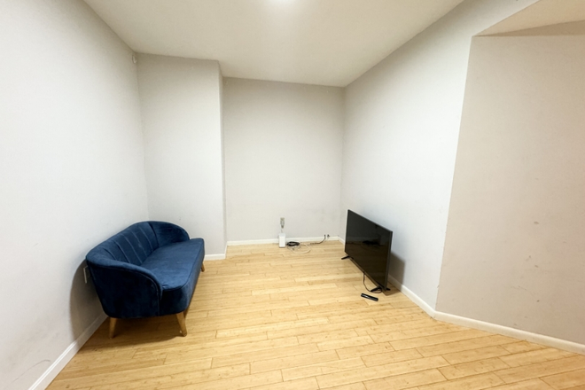 x - Renovated 4 Bed | In-Unit Laundry | 9/1 Apartments